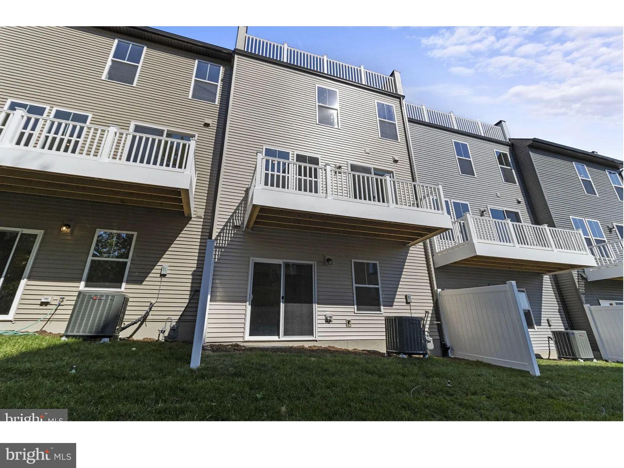 GATEWAY WEST - Residential