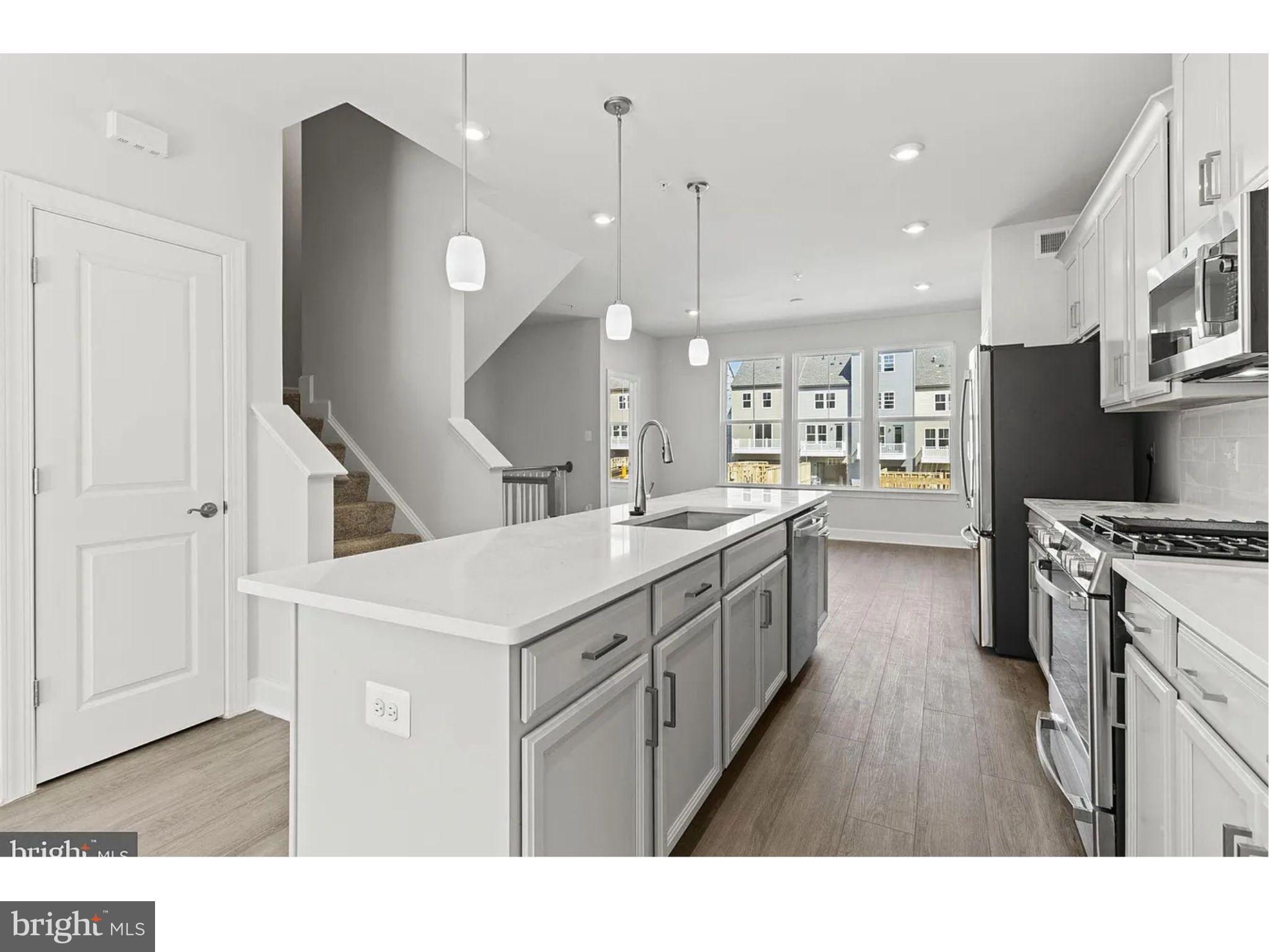 GATEWAY WEST - Residential