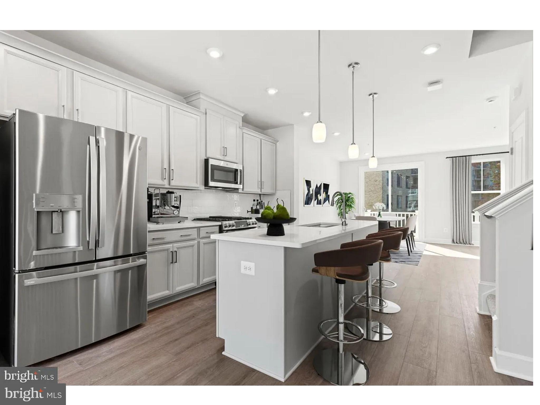 GATEWAY WEST - Residential