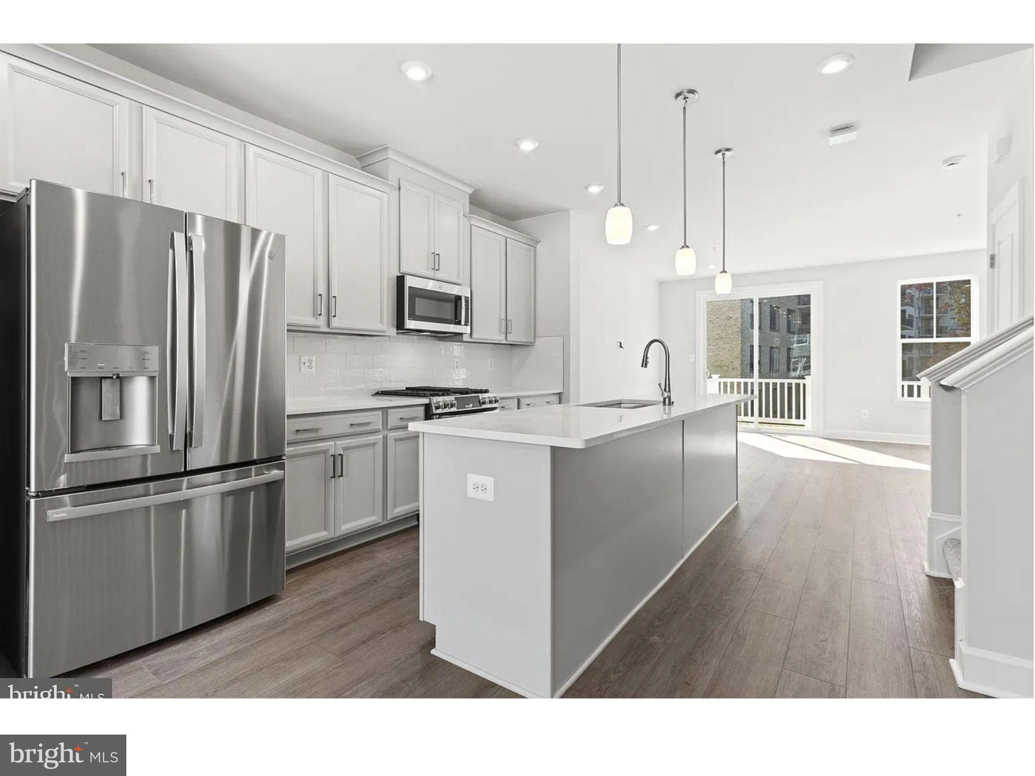 GATEWAY WEST - Residential