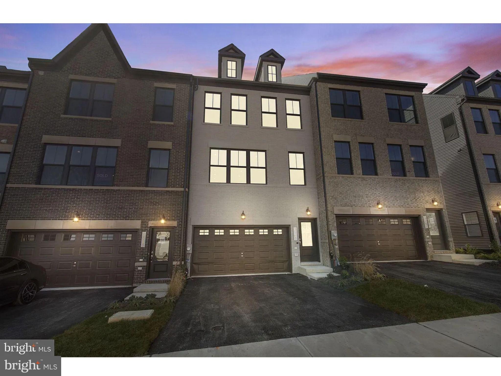 GATEWAY WEST - Residential