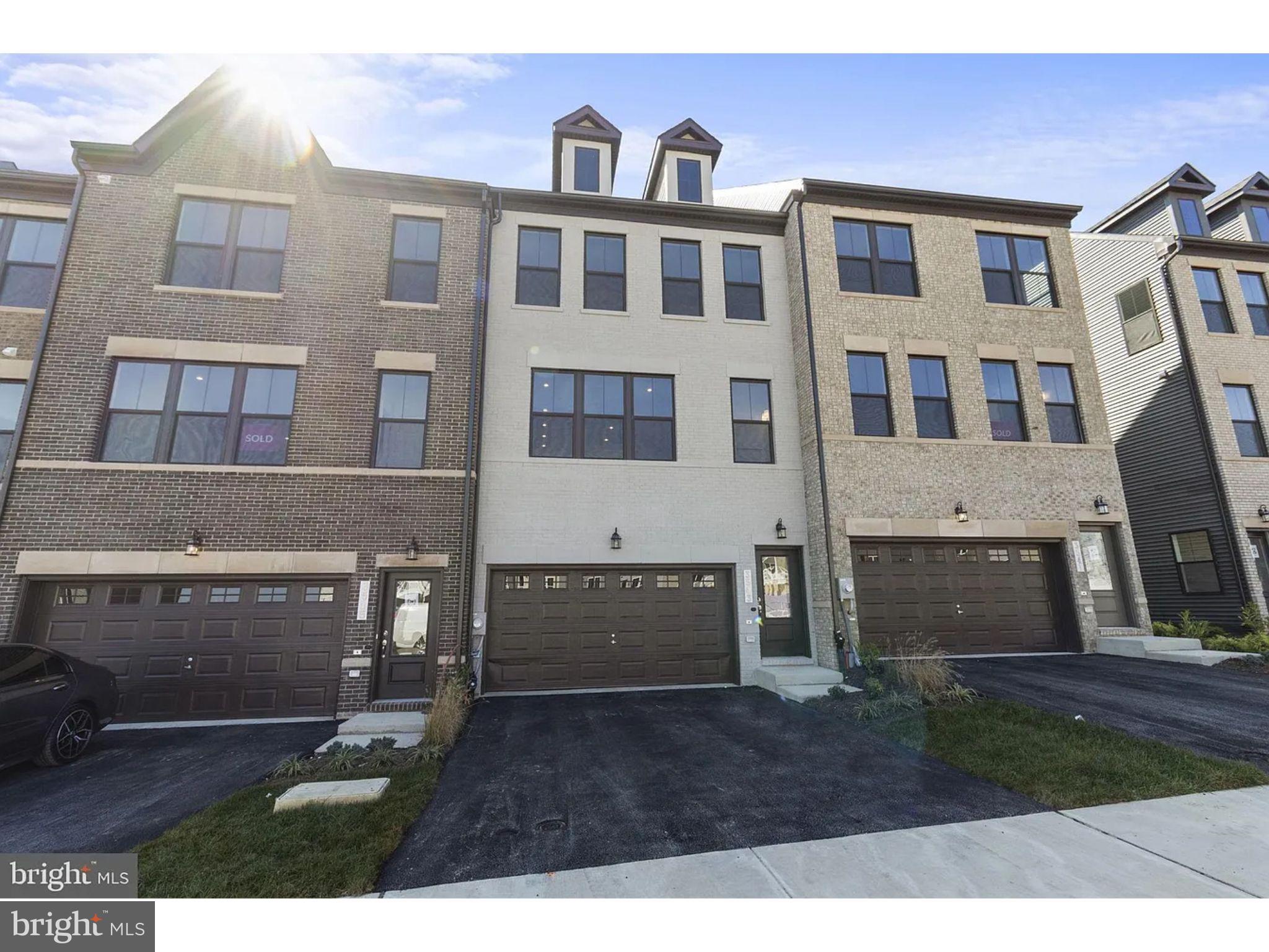 GATEWAY WEST - Residential