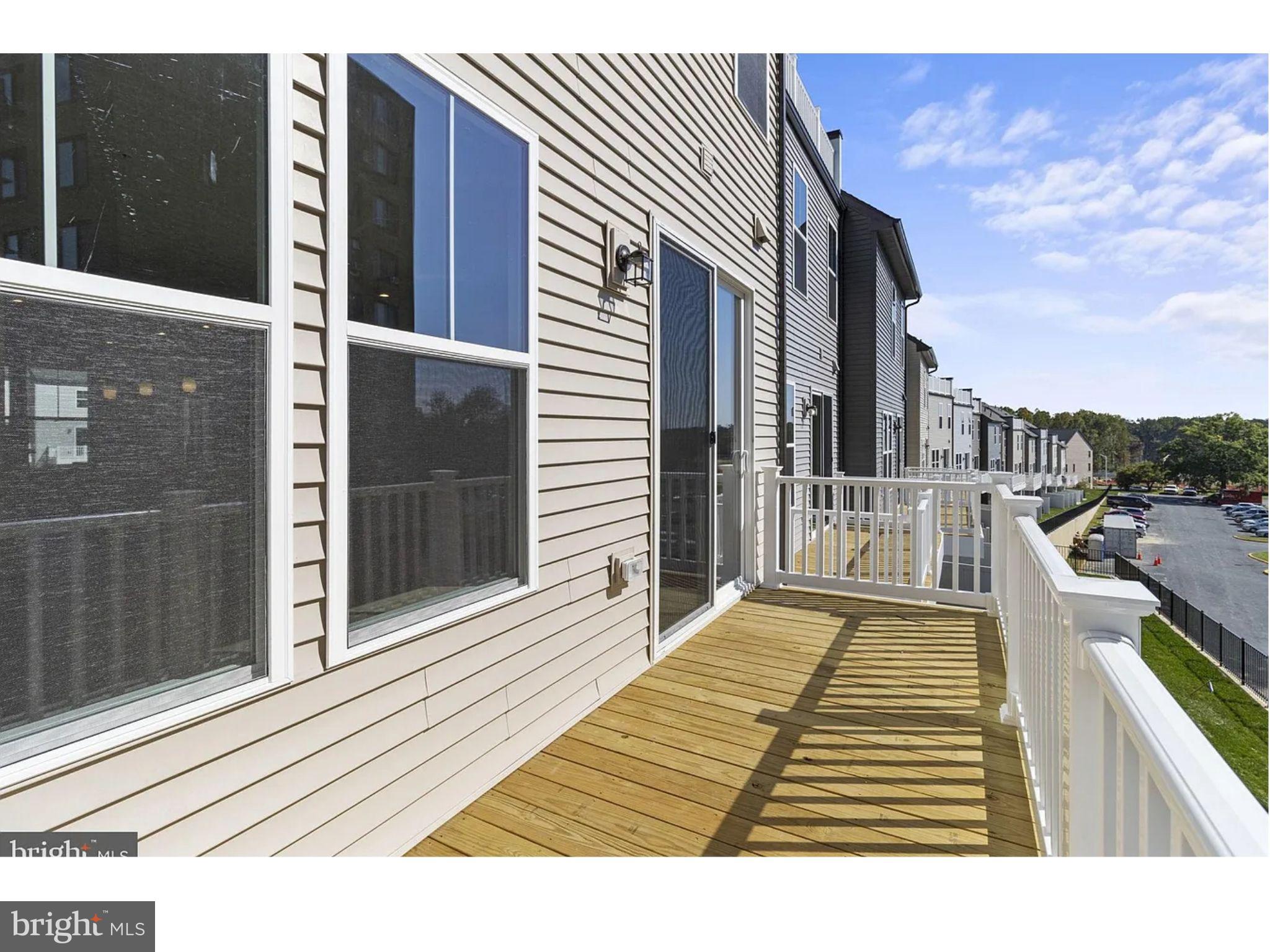 GATEWAY WEST - Residential