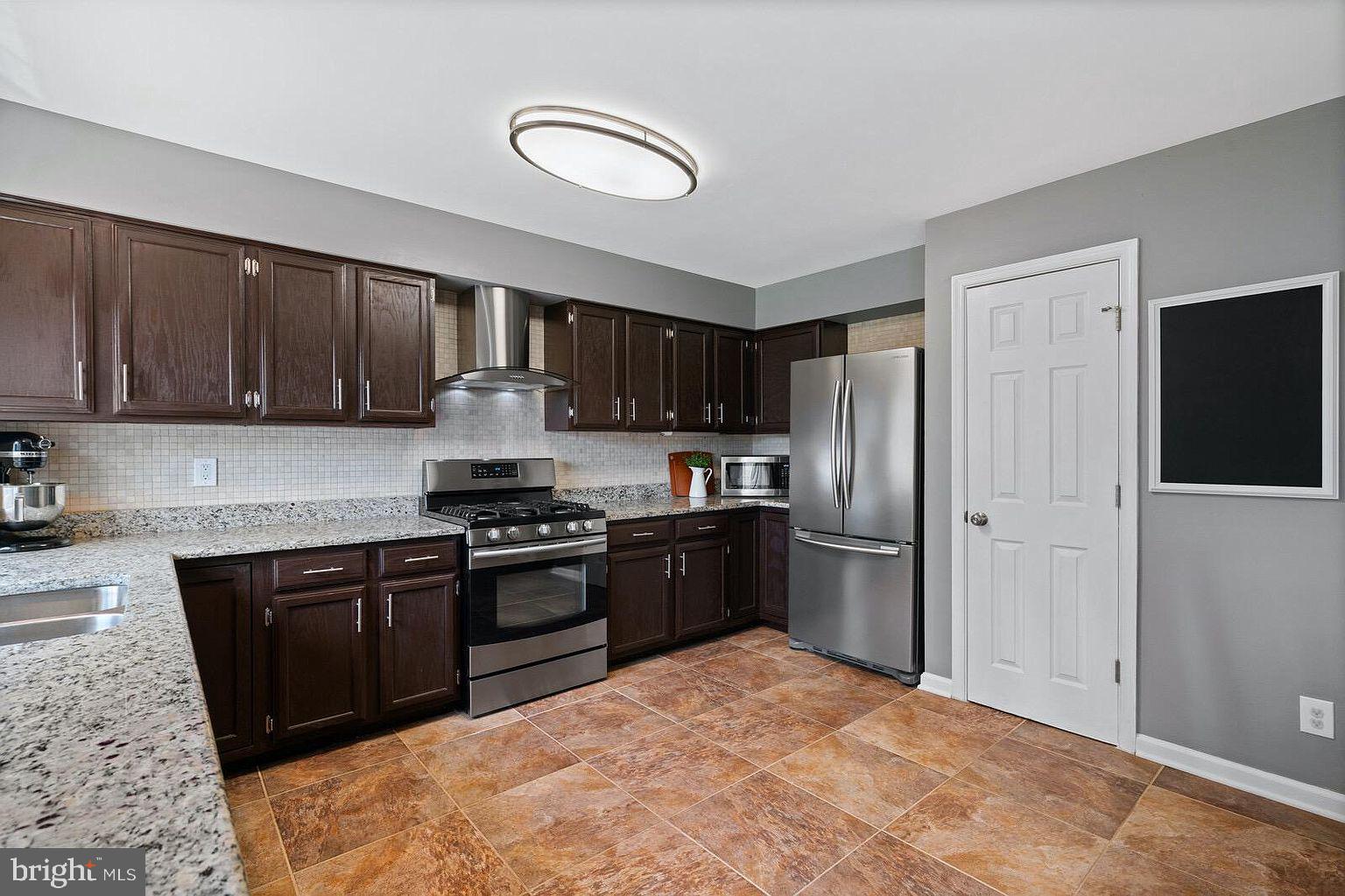 RIVER OAKS - Residential Lease