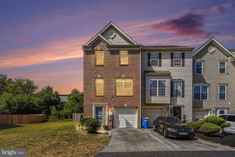 Townhouse For Sale - 270 Country Ridge Drive<br/> York County, RED LION, PA 17356