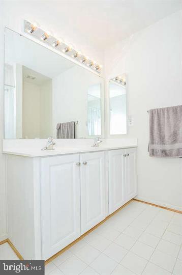 EAST HILL - Residential Lease