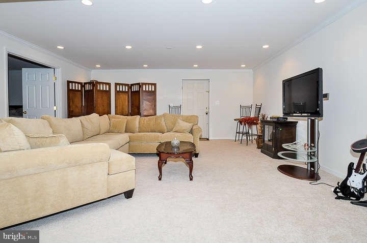 EAST HILL - Residential Lease