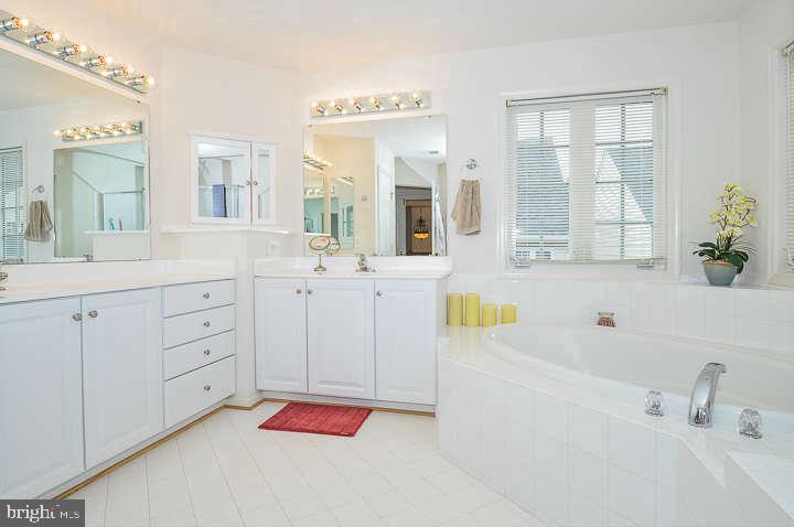 EAST HILL - Residential Lease