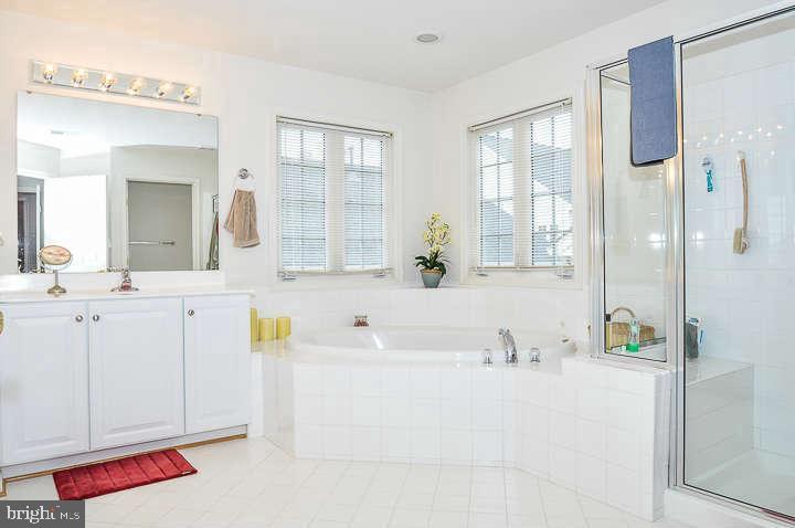 EAST HILL - Residential Lease