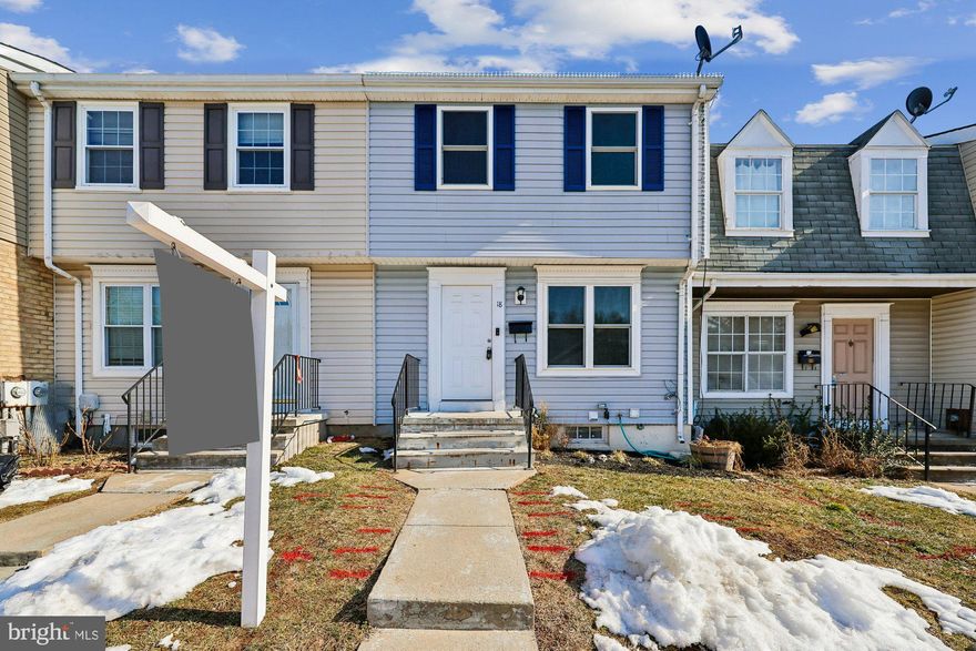 Welcome to this beautifully updated 4-bedroom, 2.5-bath walk-out basement townhome, ideally located in a highly desirable community just minutes from Historic Downtown Frederick City. This move-in-ready home offers modern upgrades, functional living space, and exceptional convenience.
Main Level Features: