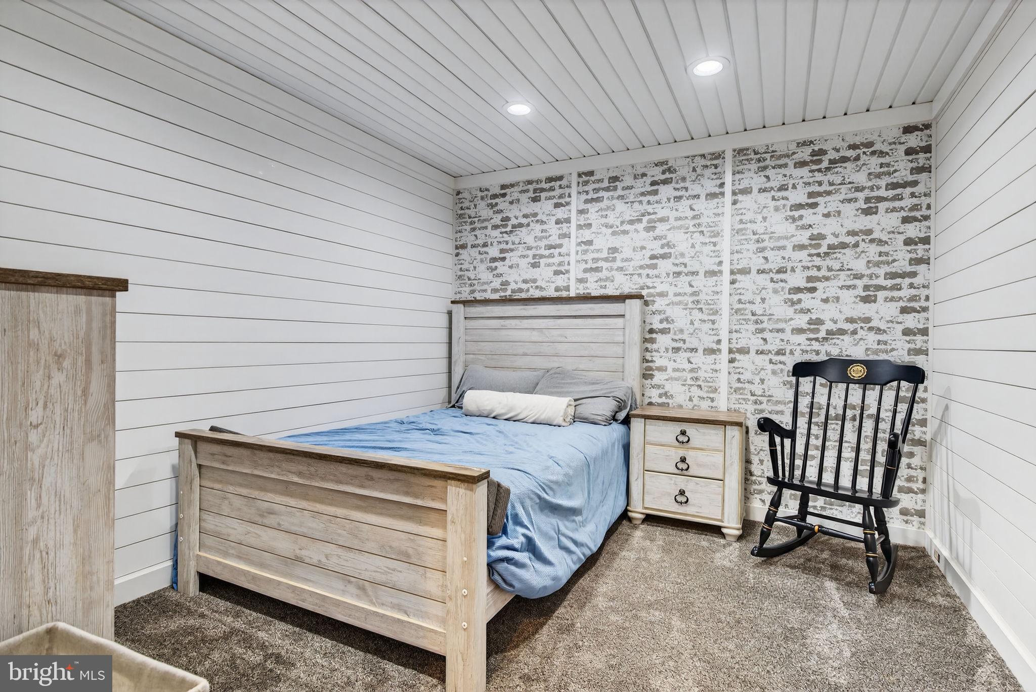 MAYAPPLE WOODS - Residential