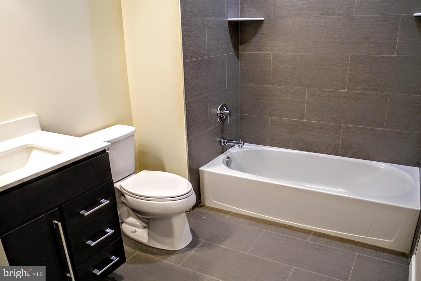 QUEEN VILLAGE - Residential Lease