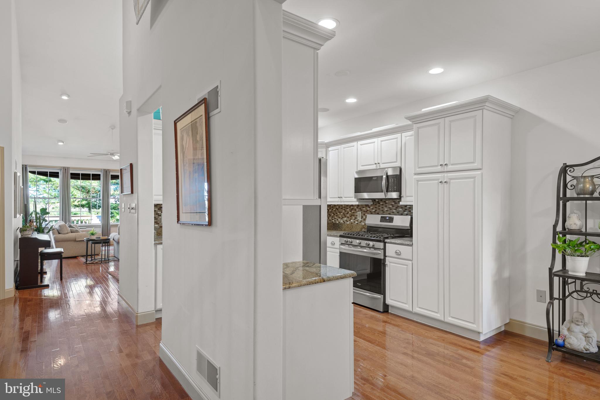 66 FARMVIEW LANE