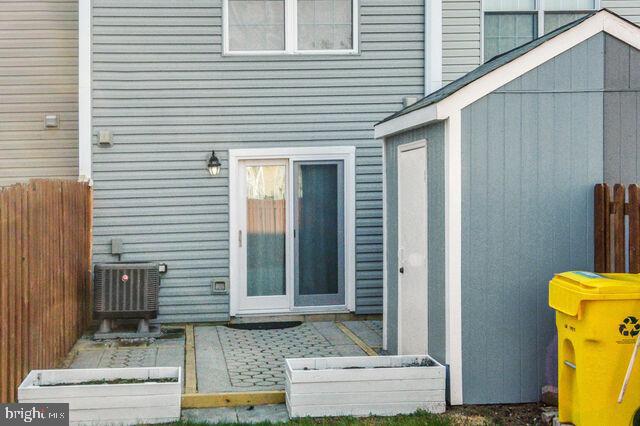 CLOVERLEAF TOWNHOUSES - Residential Lease