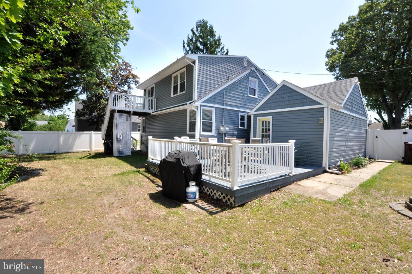 407 OAK STREET