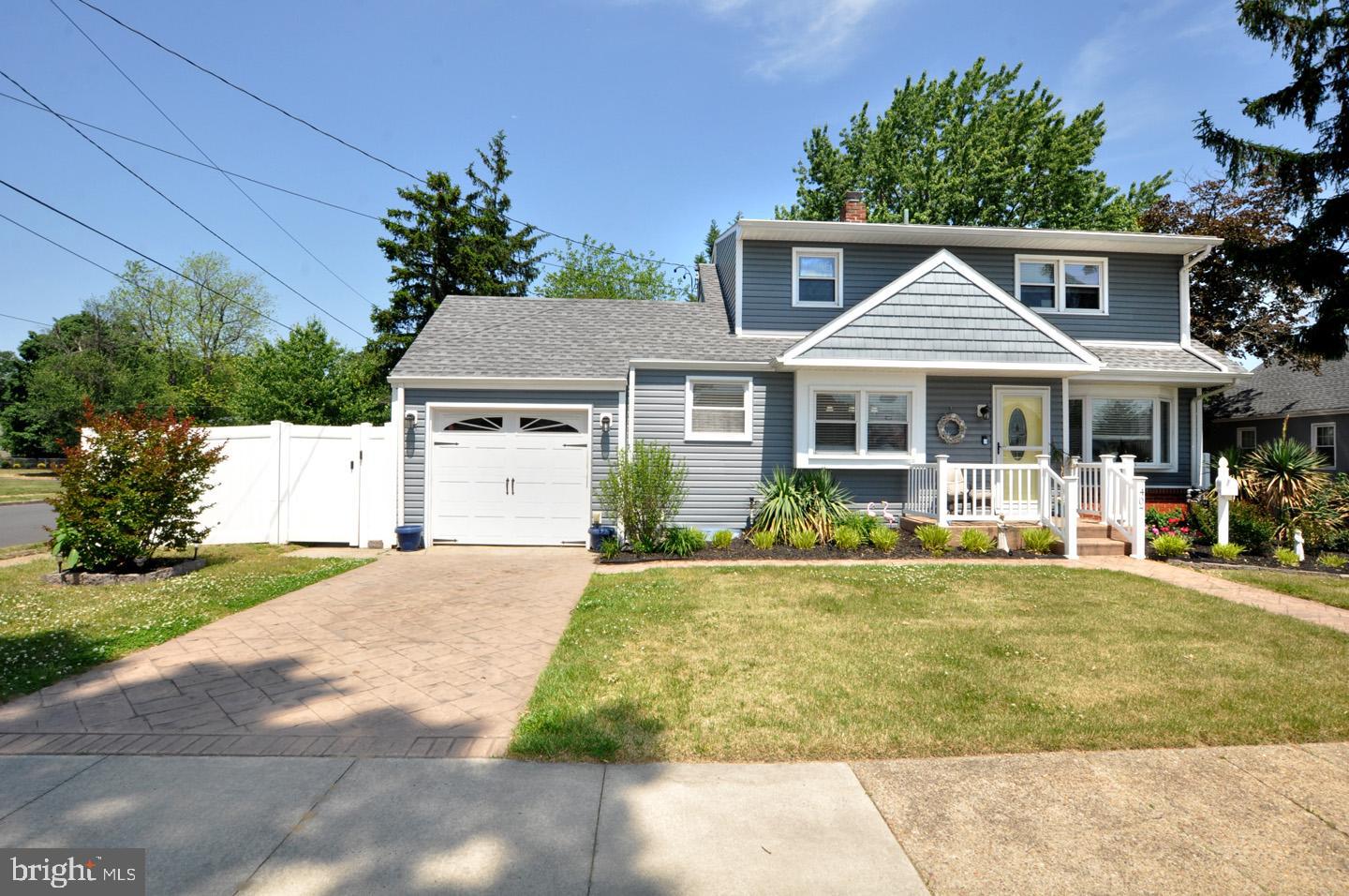 407 OAK STREET