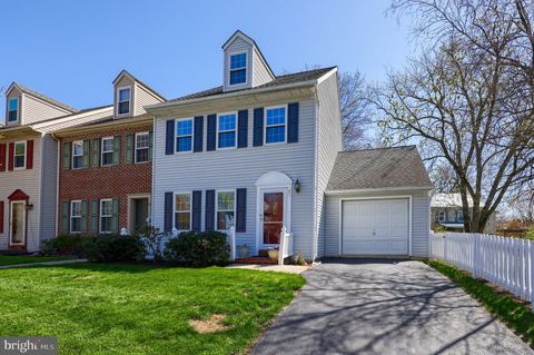 Photo of 27 Pennwick Drive, LITITZ, PA 17543 (MLS # PALA2069022)
