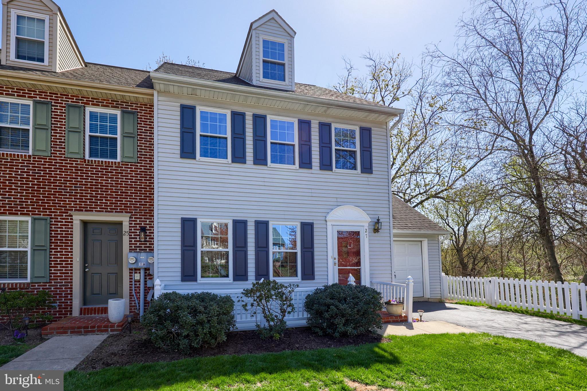 27 PENNWICK DRIVE