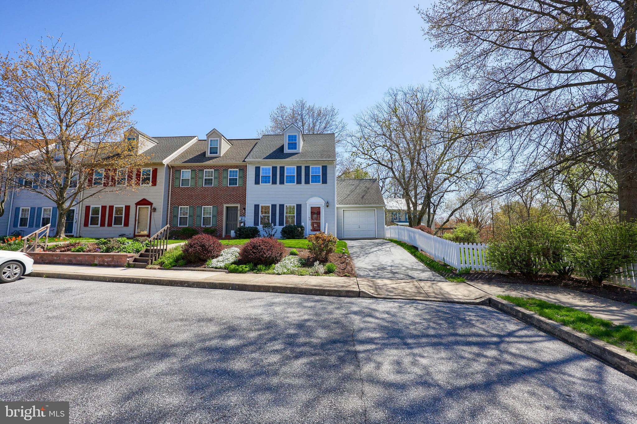27 PENNWICK DRIVE