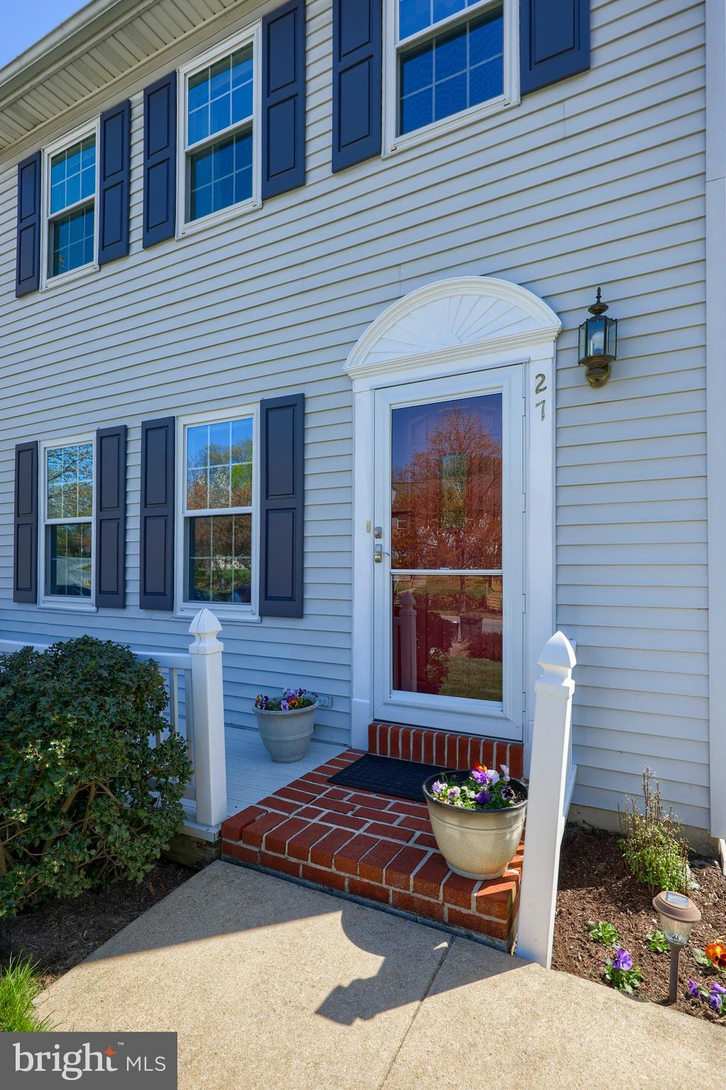 27 PENNWICK DRIVE