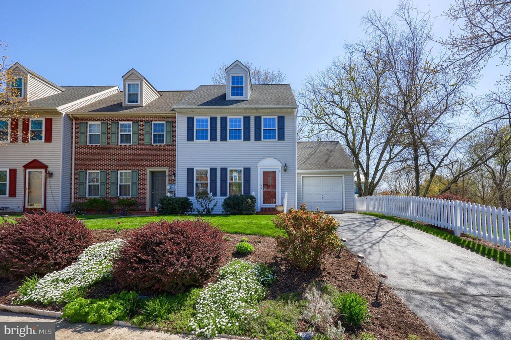 Photo of 27 Pennwick Drive, LITITZ, PA 17543 (MLS # PALA2069022)