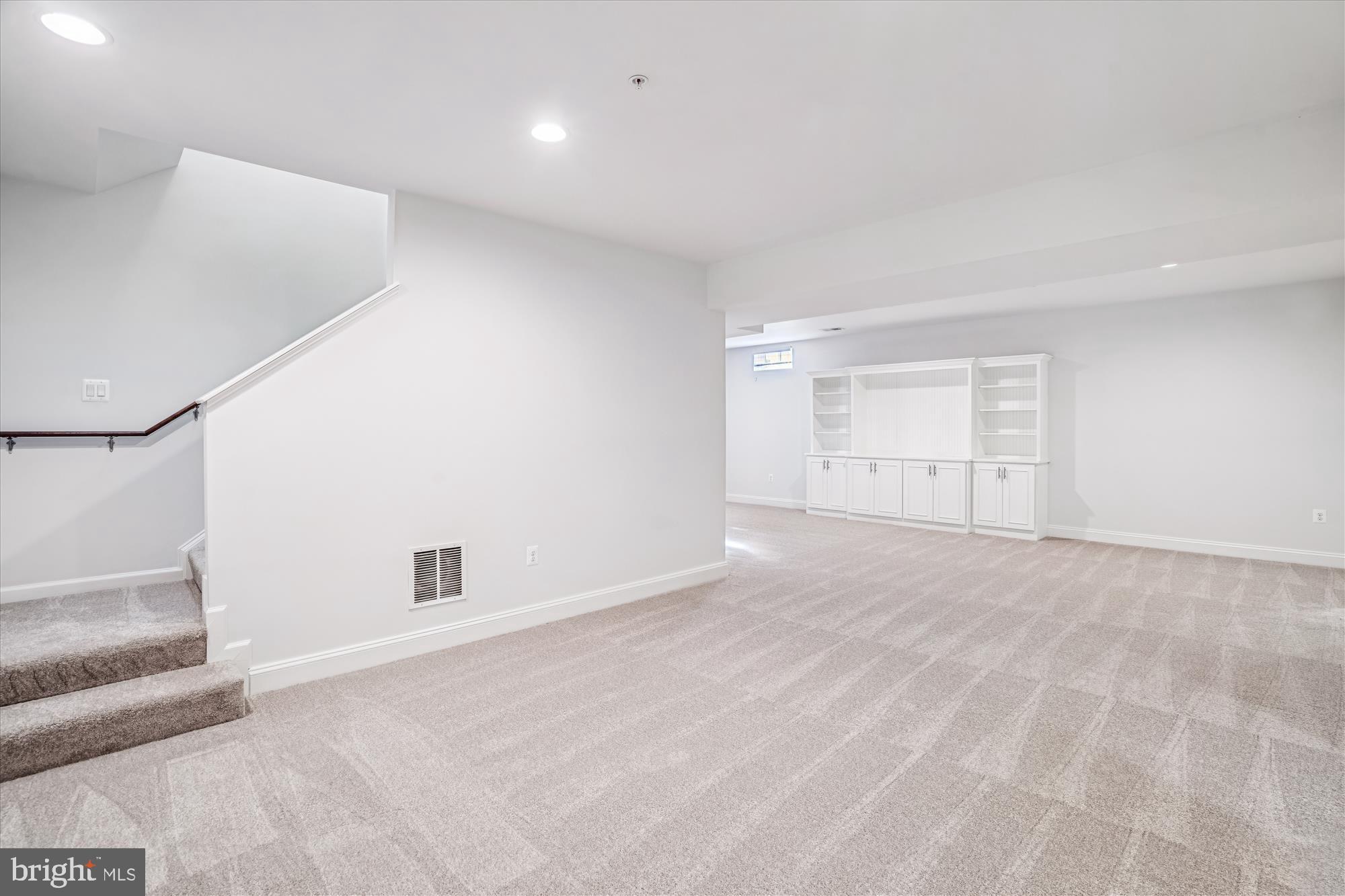 RIVERDALE HEIGHTS - Residential