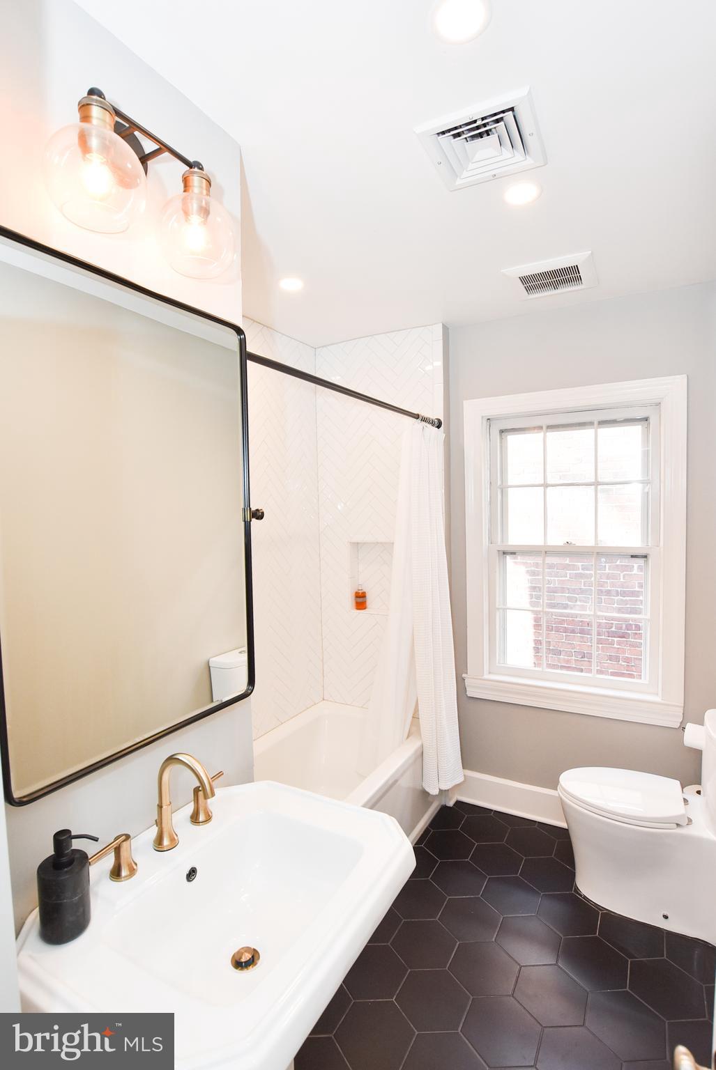 OLD TOWN ALEXANDRIA - Residential Lease