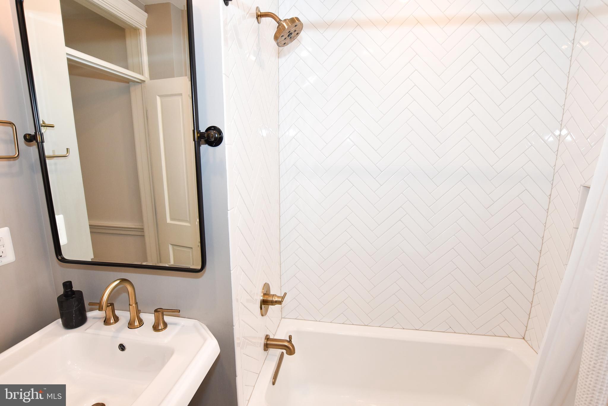 OLD TOWN ALEXANDRIA - Residential Lease