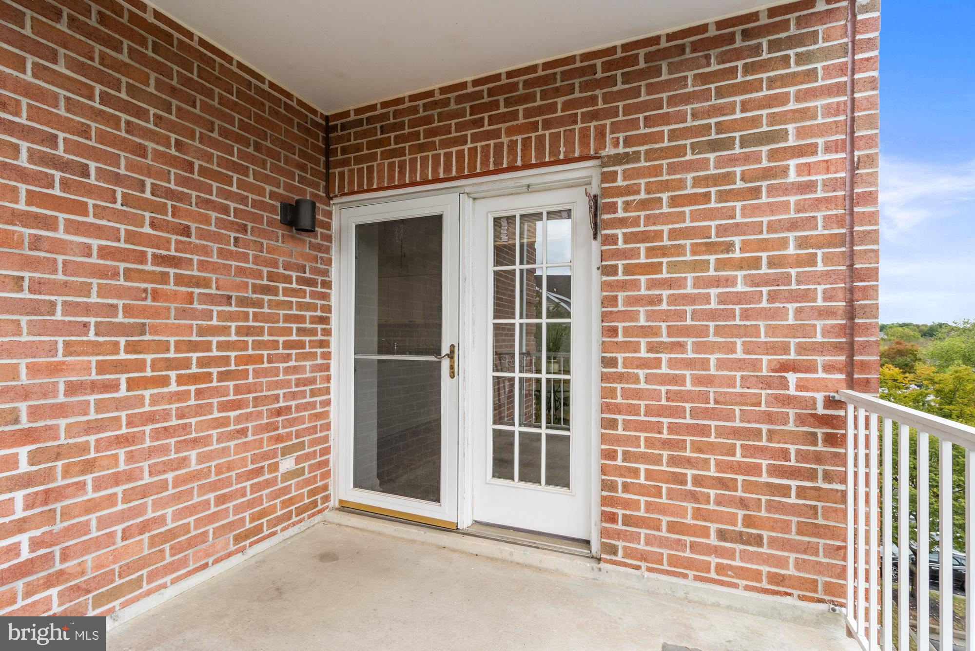 STRAFFAN - Residential