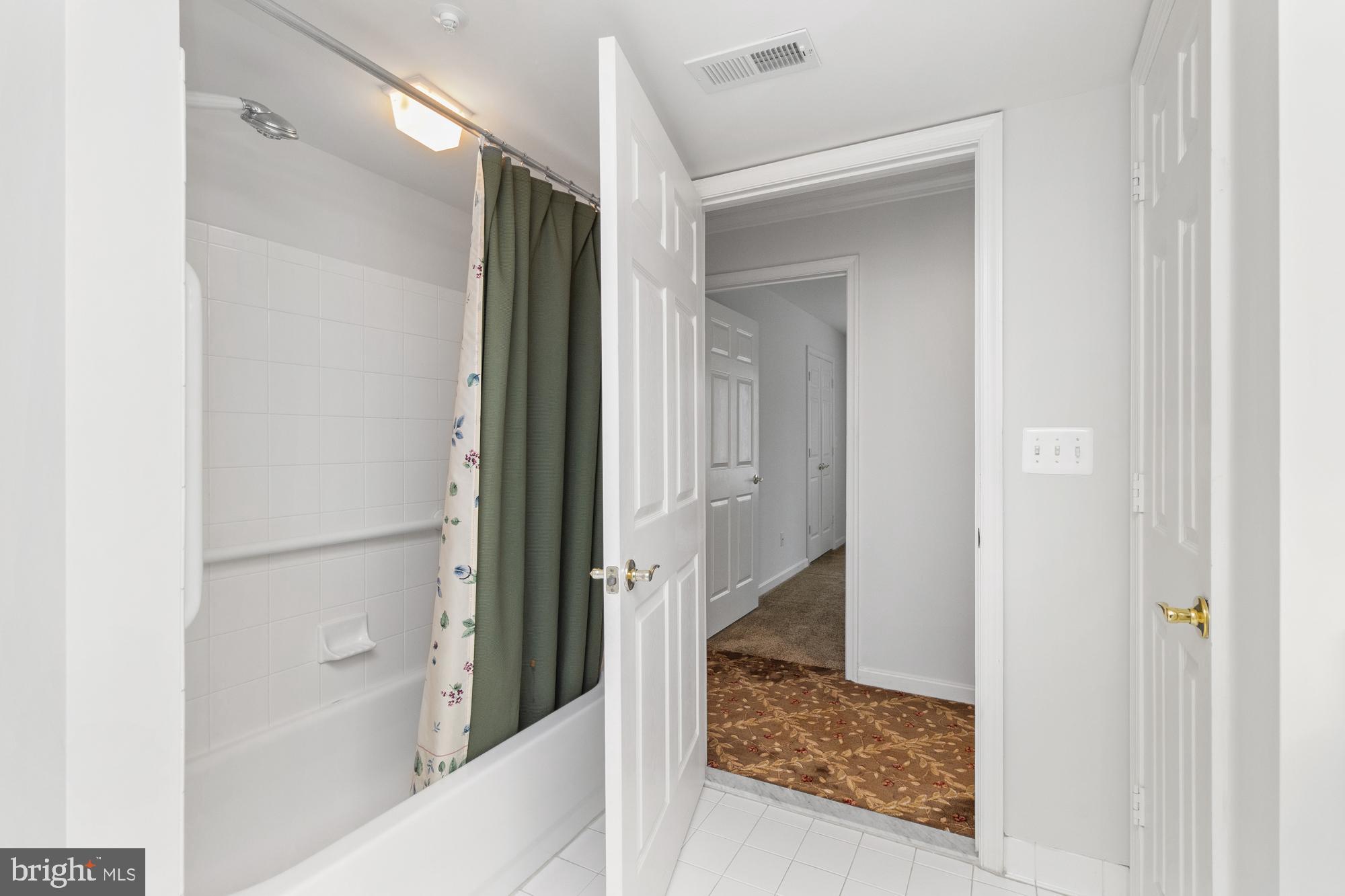 STRAFFAN - Residential