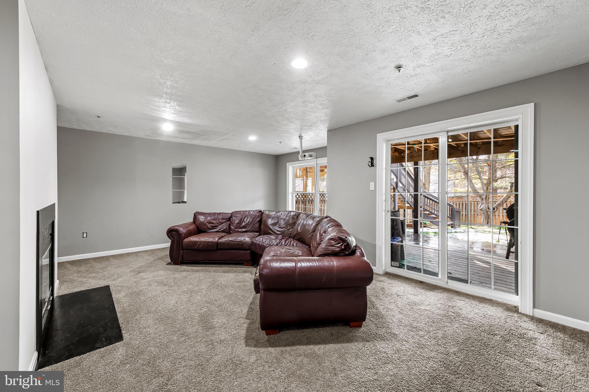 FLOWER HILL - Residential