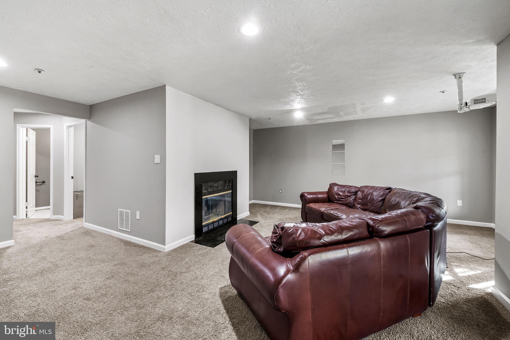 FLOWER HILL - Residential