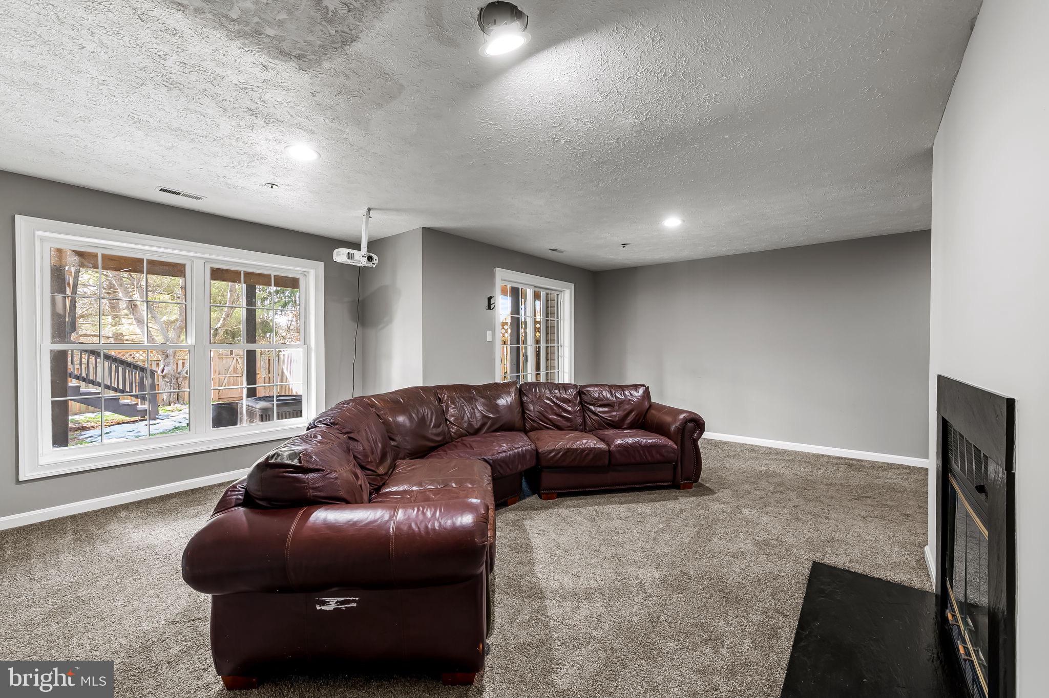 FLOWER HILL - Residential