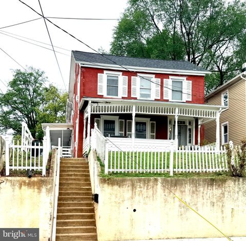 Photo of 13 Maryland Avenue N, BRUNSWICK, MD 21716 (MLS # MDFR2074644)