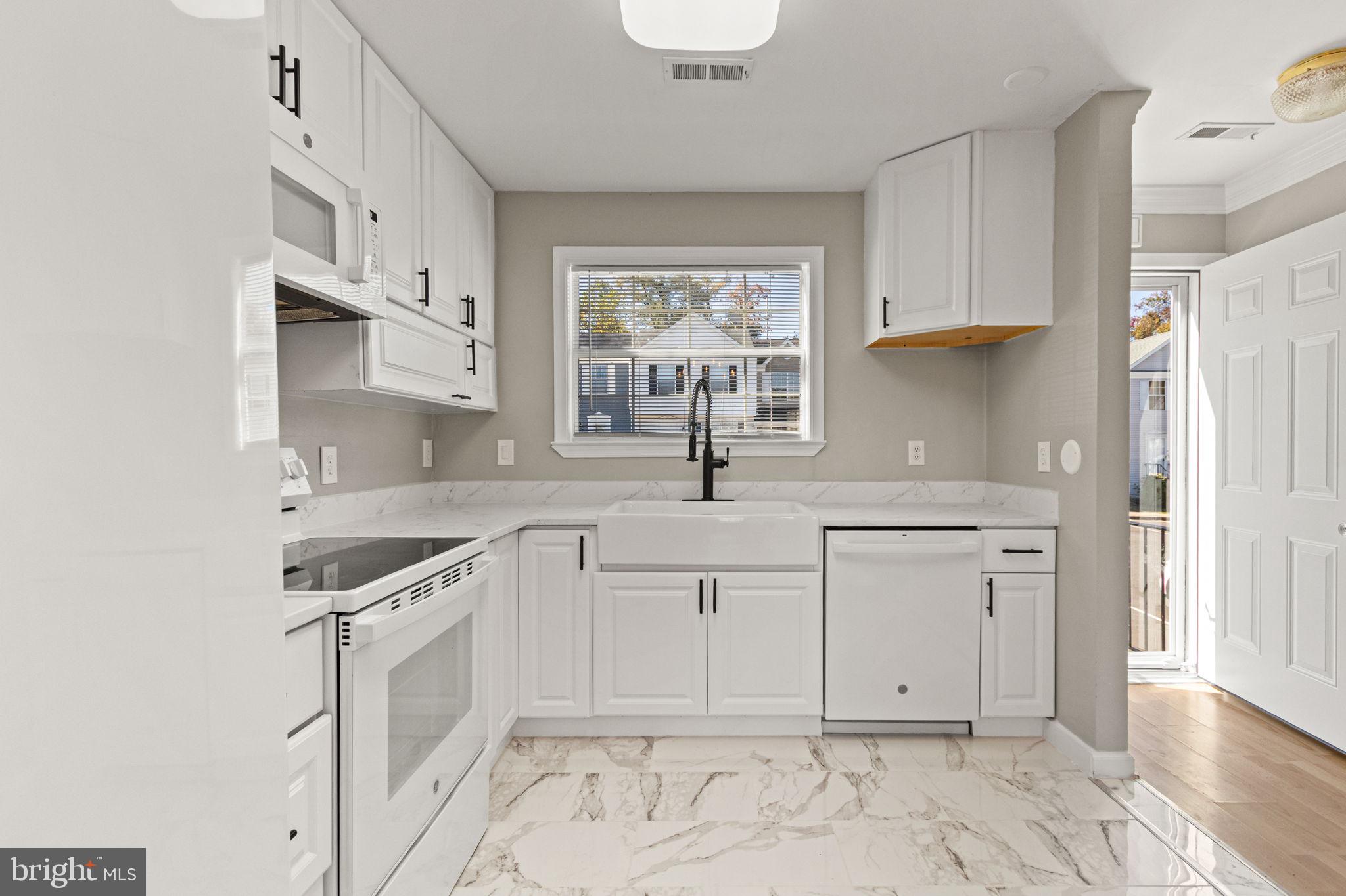 SUNNINGDALE MEADOWS - Residential