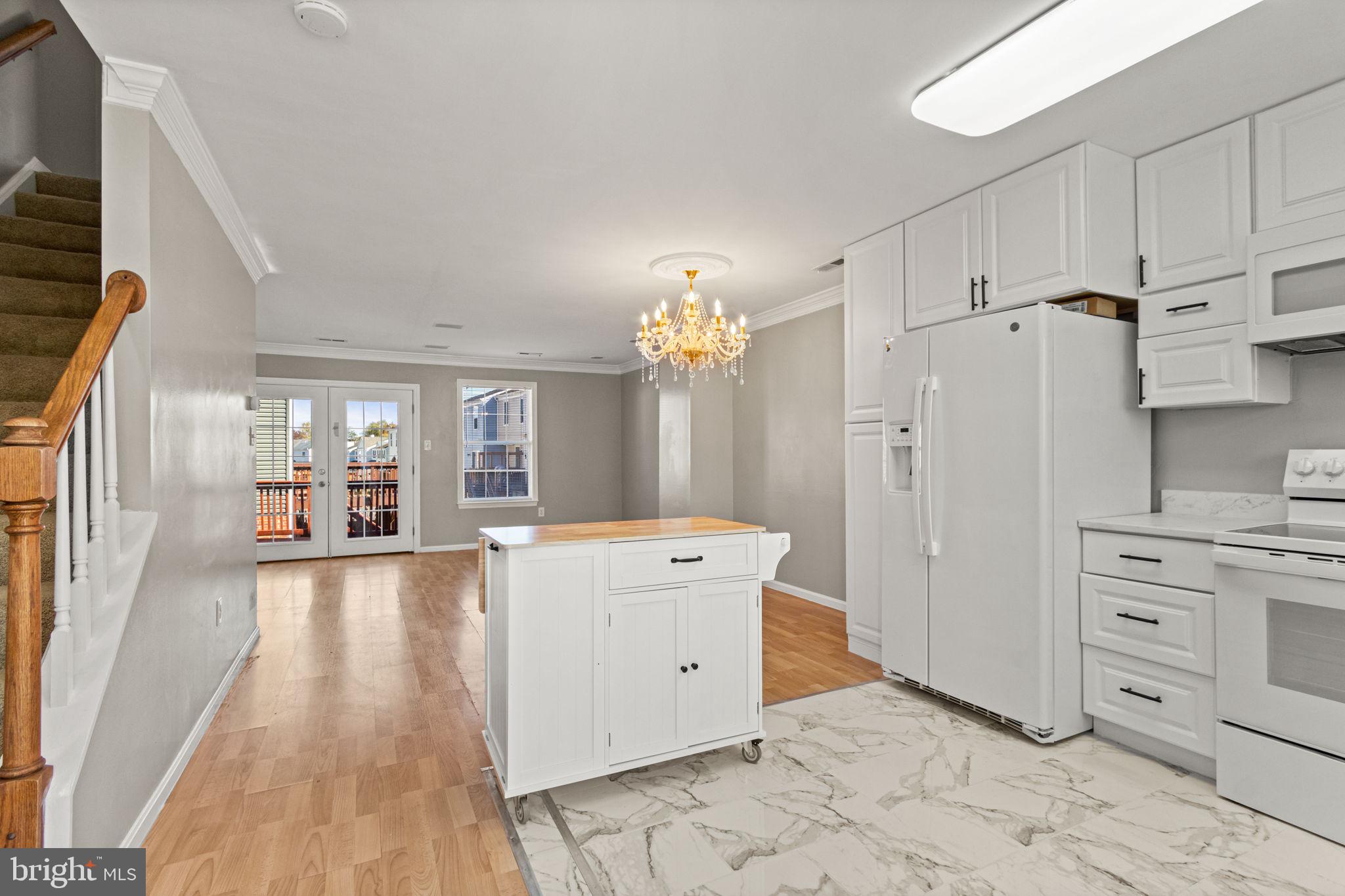 SUNNINGDALE MEADOWS - Residential