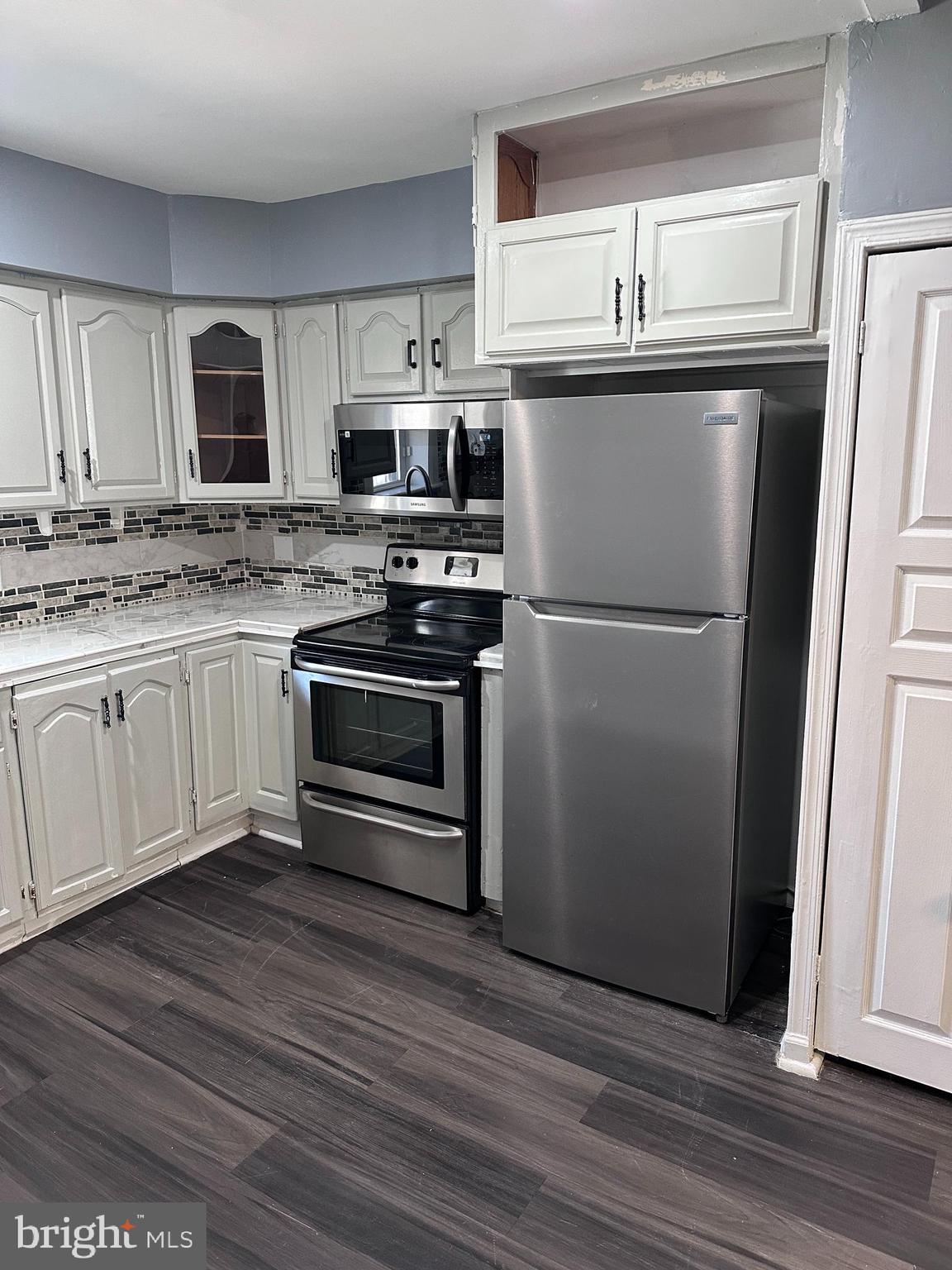 HOLMESBURG - Residential Lease