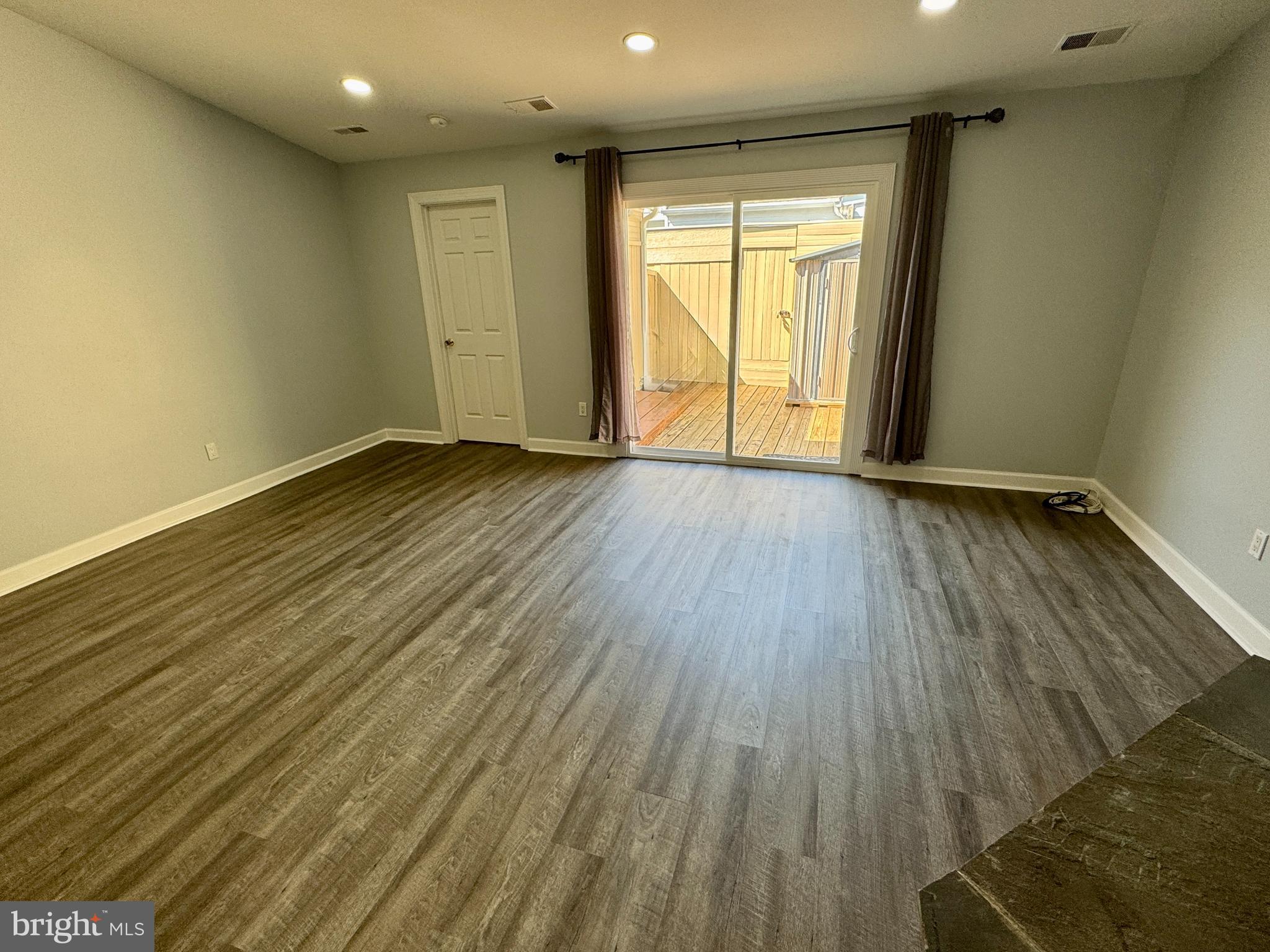 PORT O DUMFRIES - Residential Lease