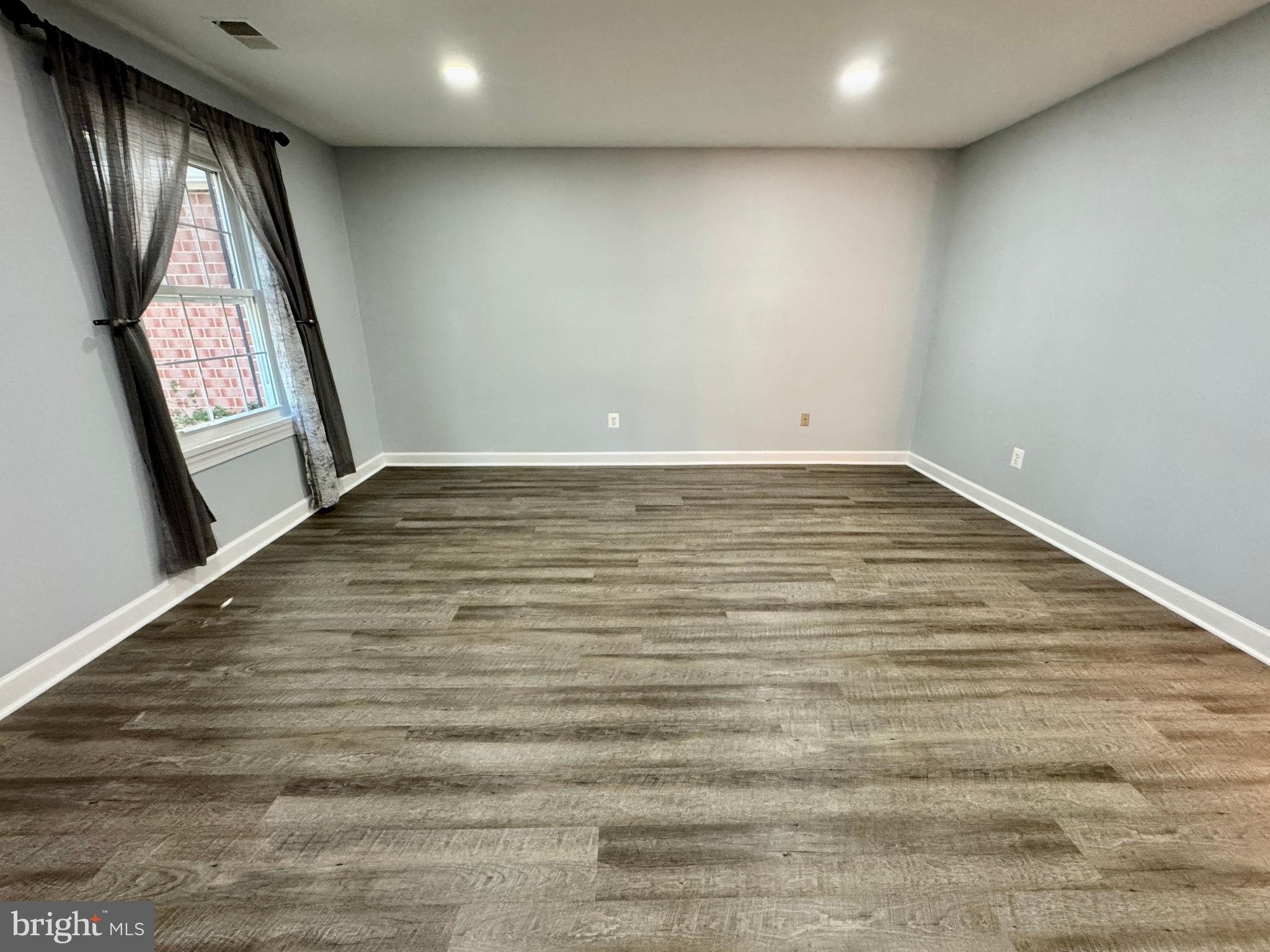 PORT O DUMFRIES - Residential Lease