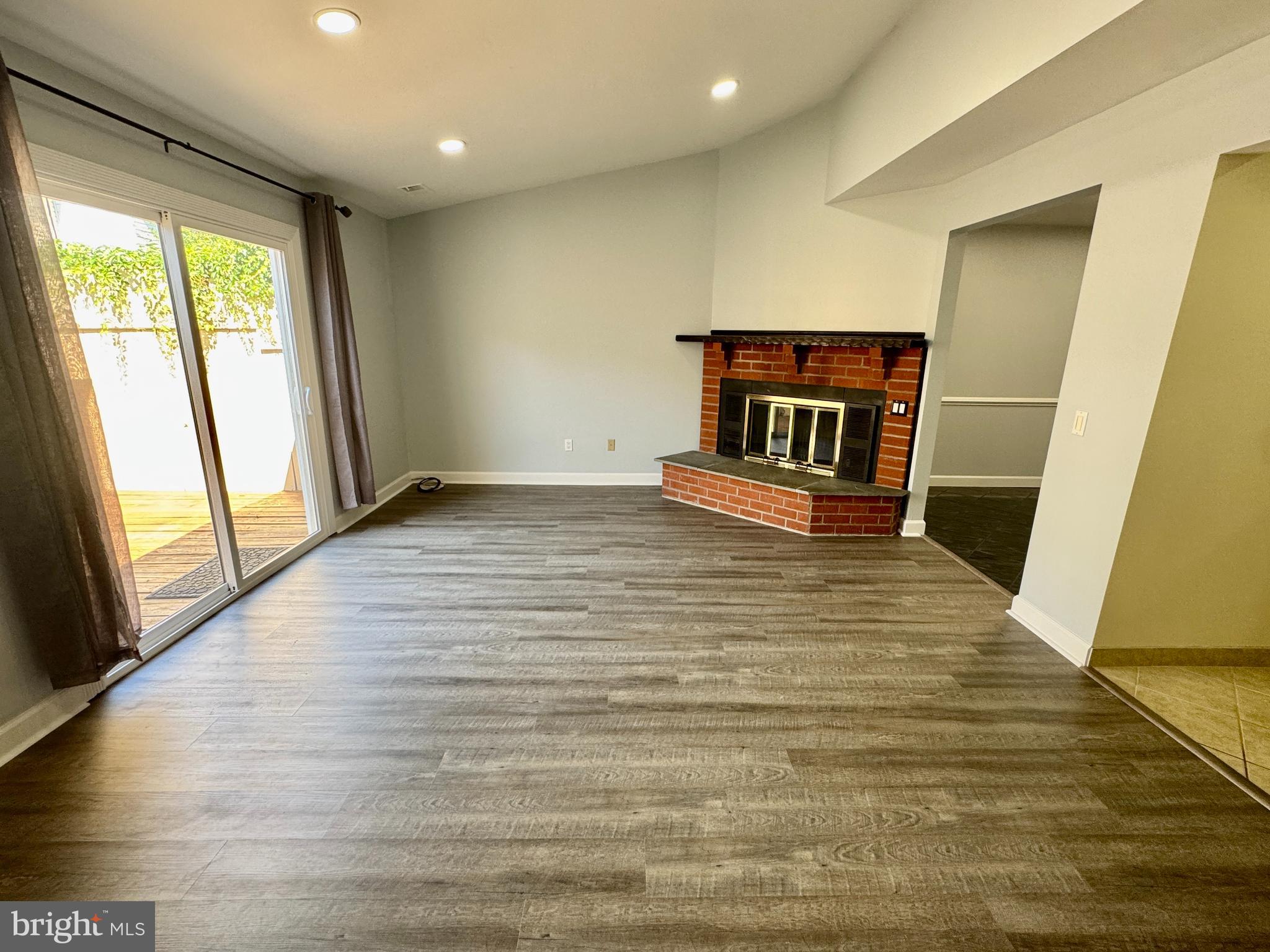 PORT O DUMFRIES - Residential Lease