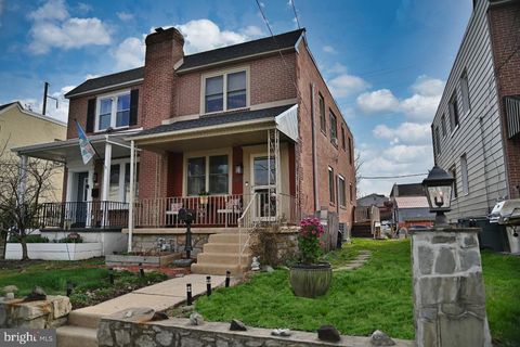 Townhouse For Sale - 8102 Arlington Avenue<br/> UPPER DARBY, PA 19082