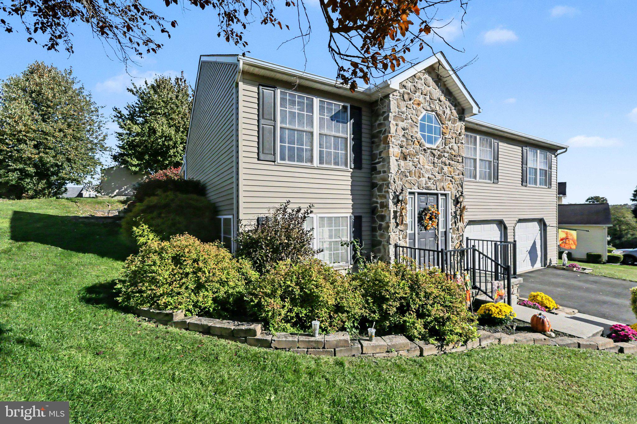 1330 FOX HOLLOW DRIVE