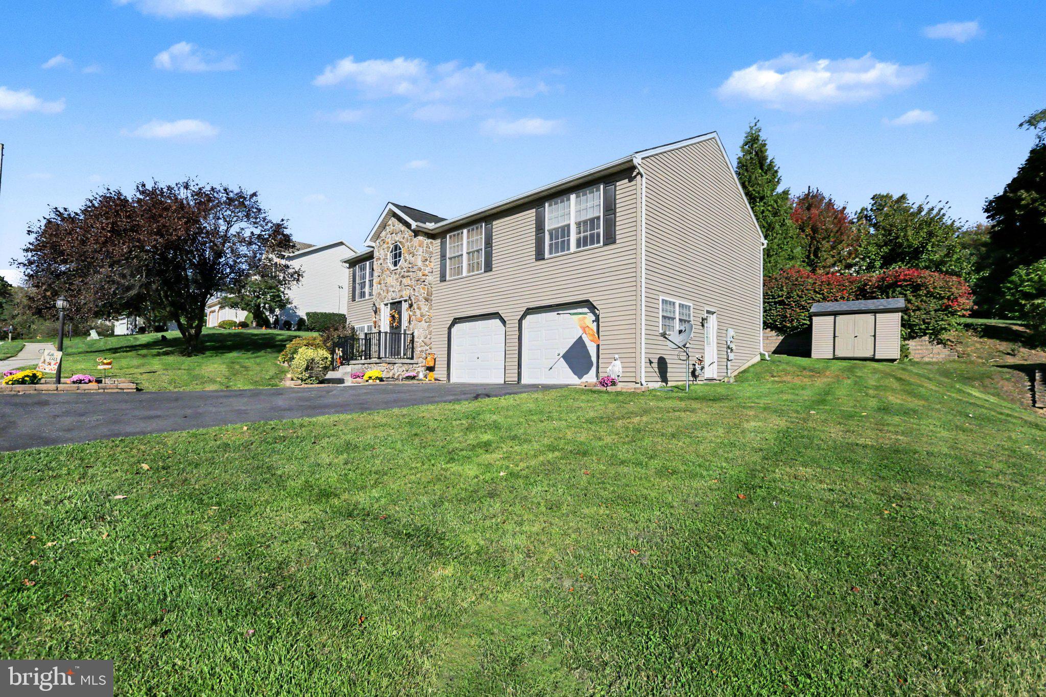 1330 FOX HOLLOW DRIVE