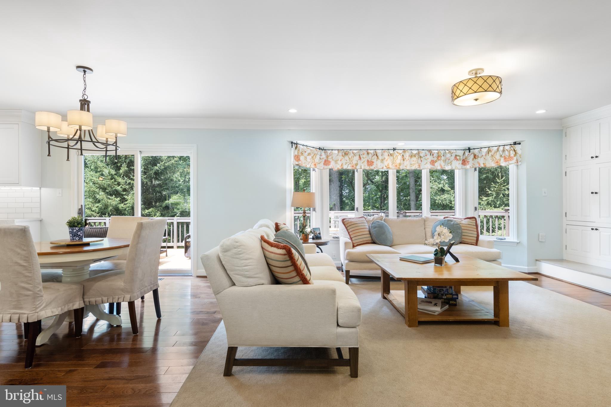 THE CIRCLES - Residential