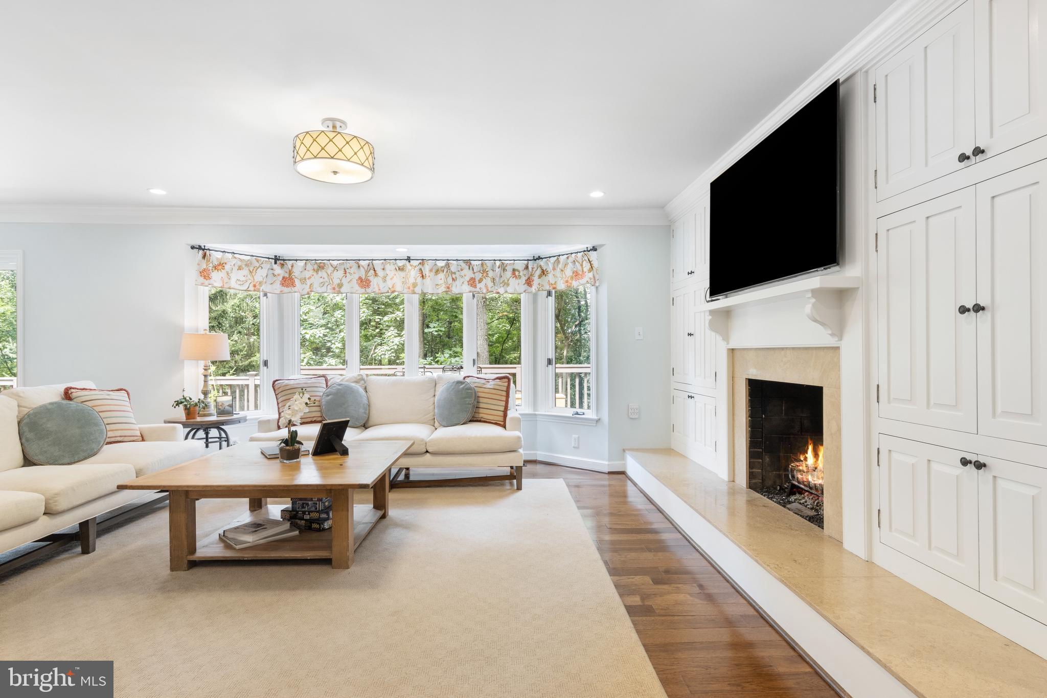 THE CIRCLES - Residential