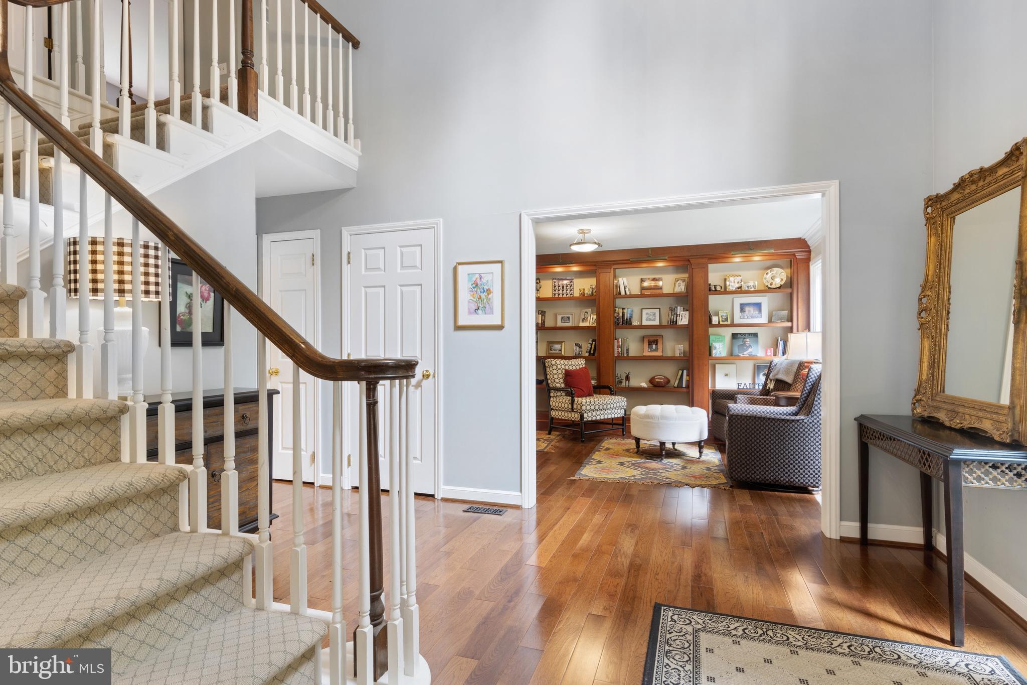 THE CIRCLES - Residential