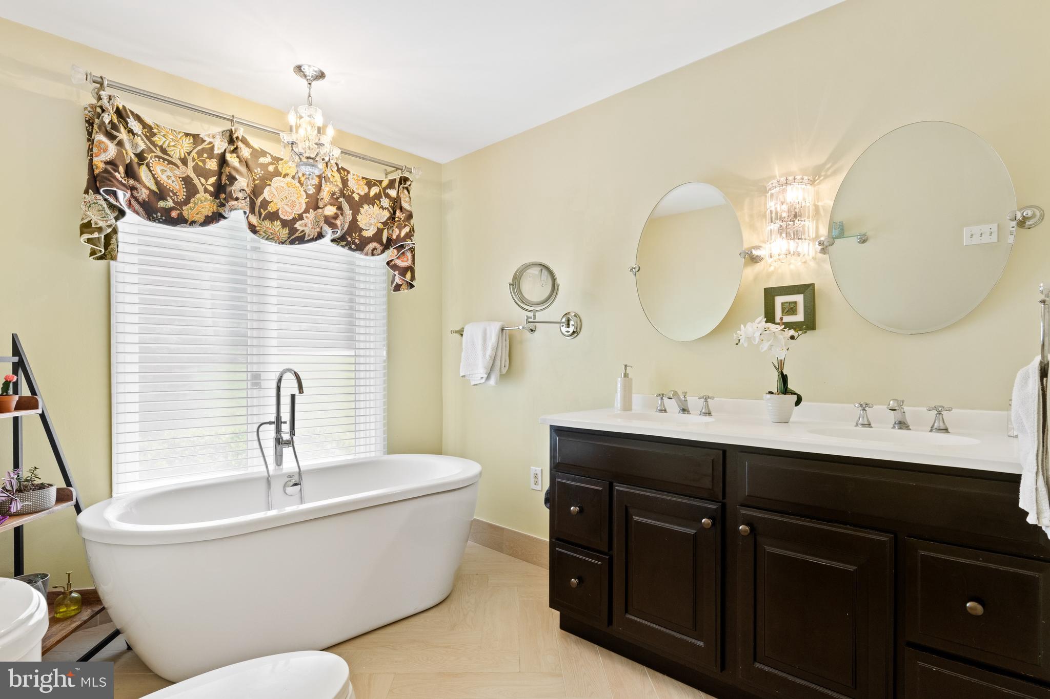 THE CIRCLES - Residential