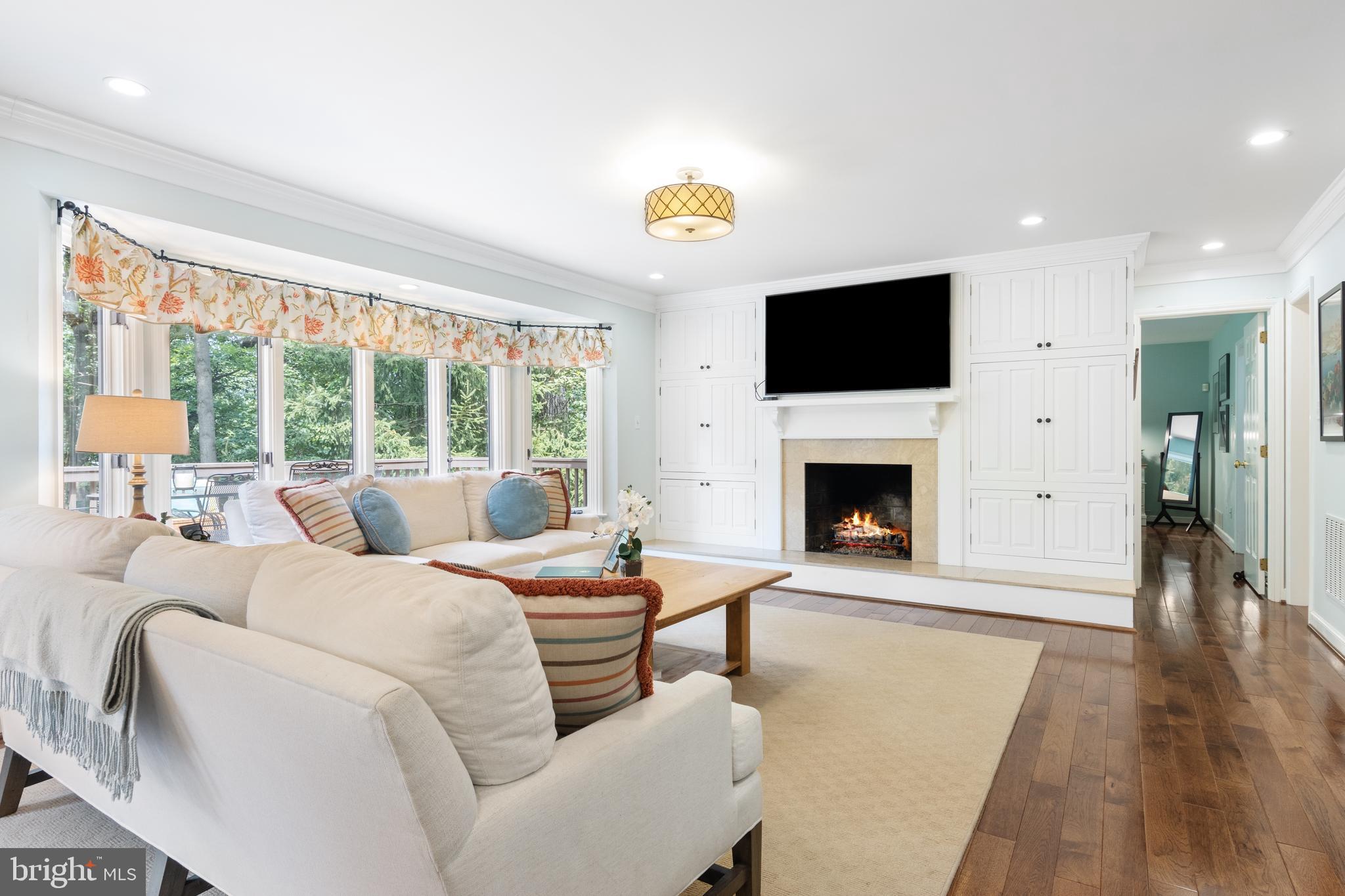 THE CIRCLES - Residential