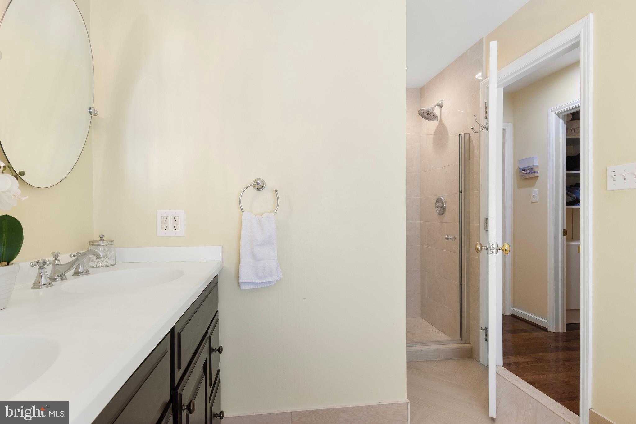 THE CIRCLES - Residential