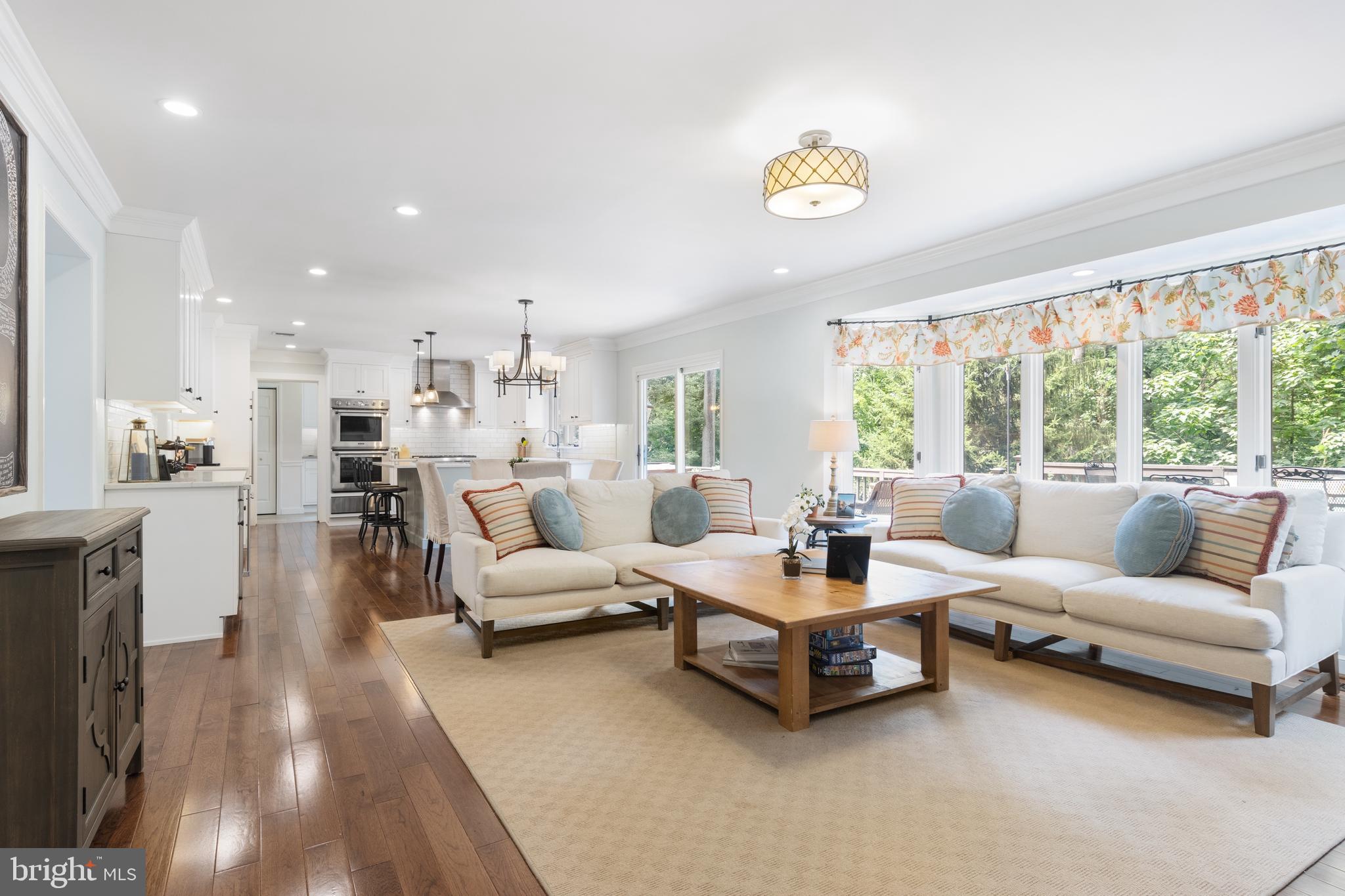 THE CIRCLES - Residential